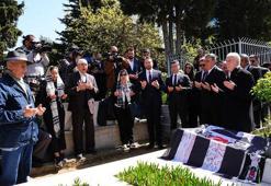 Beşiktaş’ta Hakkı Yeten vefatının 36. yılında mezarı başında anıldı