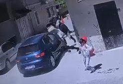 Motosiklet ile otomobilin çarpıştığı kazada 2 kişi yaralandı, 1 çocuk şans eseri kurtuldu; olay anı kamerada