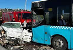 Otomobil ile belediye otobüsü kafa kafaya çarpıştı: 1 ölü, 4 yaralı