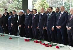 8'inci Cumhurbaşkanı Turgut Özal mezarı başında anıldı