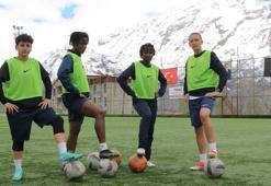 Hakkarigücü Kadın Futbol Takımı, Fenerbahçe maçına bir ilk için çıkıyor