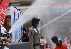 Tayland, yapay zeka destekli ilk robot polisini tanıttı