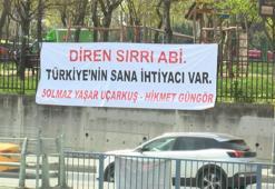 Sırrı Süreyya Önder'in tedavi gördüğü hastanenin karşısına destek pankartları asıldı