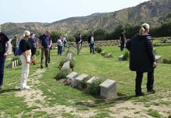Şafak Ayini öncesi Anzak Koyu'nda tören hazırlıkları