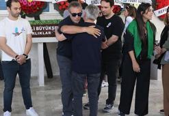 Ersun Yanal, babası Ural Yanal'ı toprağa verdi