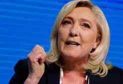 Fransa'da yolsuzluktan suçlu bulunan Le Pen, Pas-de-Calais il meclis üyeliğinden menedildi