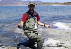 Burdur Gölü'nde yine köpüklenme