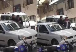 Esenler’de motosikletliye çarpıp kaçan otomobil sürücüsü, durdurulunca bıçak çekti