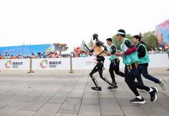 Çinli robotlar insanlara karşı maraton koştu