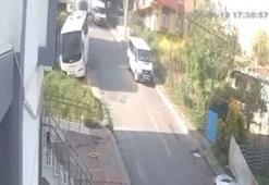 El freni boşalan midibüsün apartman girişine düştüğü kaza kamerada
