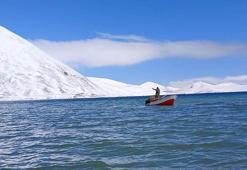 Karlar eridi, 2 bin 241 rakımdaki Balık Gölü baharla birlikte canlandı