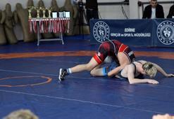 Edirneli güreşçiler dostluk turnuvasında ABD'li güreşçilerle karşılaştı