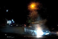 Küçükçekmece'de el frenini çekmeyi unuttu; peşinden koştuğu otomobil park halindeki araçlara çarptı