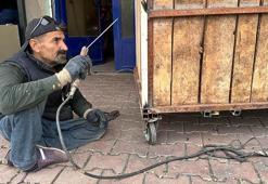 Çocukken engelli kaldı, kaynak yaparak geçimini sağlıyor