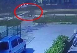Motosikletle, elektrikli mopedin çarpıştığı kaza kamerada