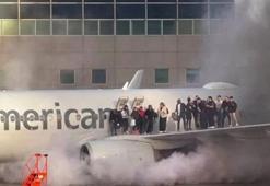 ABD'de uçağın motoru alev aldı: 282 yolcu tahliye edildi