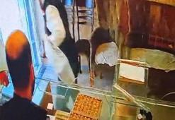 Sultanbeyli'de kuyumcudan 570 bin lira değerinde altın çaldı; hırsızlık kamerada