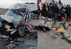 Van'da kamyonla yolcu minibüsü çarpıştı; 7 ölü, 12 yaralı