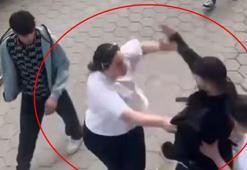Sokakta darbedilen kişiyi gören genç kızın saldırganlara tepkisi kamerada