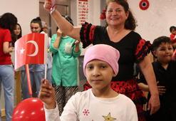 Kanser hastası çocuklar için gönüllülerden imece usulü 23 Nisan kutlaması