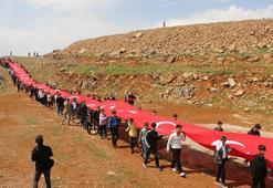 105 çocuk, Cudi Dağı’nda 105 metrelik Türk bayrağıyla yürüdü