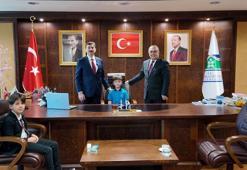 Bahçelievler Belediyesi'nde düzenlenen devir teslim töreninde deprem paniği