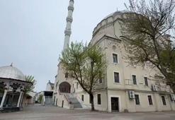 Arnavutköy’de depremin ardından minaresi hasar gören camii mühürlendi