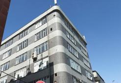 Küçükçekmece'de çatlakların oluştuğu 6 katlı iş hanı tahliye edildi
