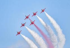 Türk Yıldızları'ndan Antalya'da nefes kesen gösteri