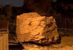 Deprem sonrasında tarihi Fatih Surları’ndan kopan parça yola düştü