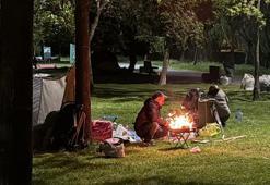 Deprem sonrasında evlerine girmeye çekinenler çadırlarda kalıyor