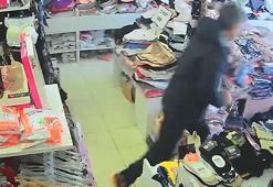 Yalova'da da hissedilen depremde panikle dükkanından kaçan esnaf kamerada