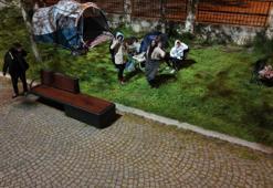 Deprem sonrasında evlerine girmeye çekinenler çadırlarda kaldı