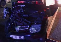 Otomobil traktöre çarptı: 1 ölü, 2 yaralı