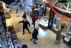 Kapalıçarşı'da deprem sırasında yaşanan hareketlilik kamerada