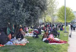 Depremden etkilenen vatandaşlar Yıldız Teknik Üniversitesi Davutpaşa Kampüsü’nde çadır kurdu