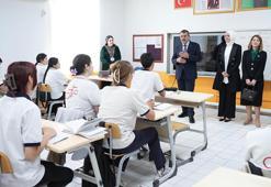 Bakan Tekin, Türkmenistan’daki Aşkabat Türkmen- Türk Okulu’nu ziyaret etti