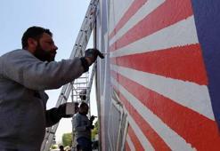 Duvarları tuval yapıp şehrin değerlerini resmediyorlar