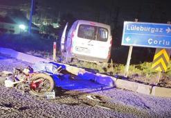 Hafif ticari araç ile motosiklet çarpıştı; 1 ölü, 1 yaralı