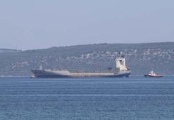 Çanakkale Boğazı'ndaki arızalı gemi, römorkör tarafından çekildi