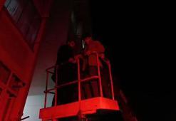 Apartmanın bodrum katındaki yangında mahsur kalanları itfaiye kurtardı: 3 kişi dumandan etkilendi