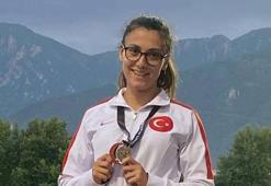 Ağabeyini kaybettiği kansere anne ve babası da yakalanan özel milli sporcunun azmi