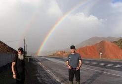 Oltu'nun kırmızı tepelerinde renk cümbüşü