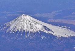 Japonya'da üniversite öğrencisi, bir haftada iki kez Fuji Dağı'ndan kurtarıldı