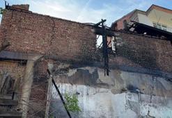2 katlı evde yangın çıktı; 3 kedi öldü