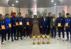 Türkiye şampiyonu ASKİ ve Keçiören Belediyesi Spor Kulübü sporcuları, ödül töreninde bir araya geldi