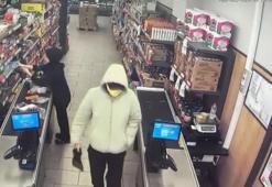 Bağcılar'da market çalışanını bıçakla tehdit edip 80 bin lira gasbetti