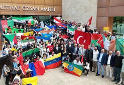 Yabancı öğrencilerden yöresel kıyafetlerle karnaval havasında bahar şenliği