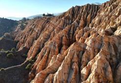 Milyonlarca yılda oluşan doğal sanat eseri; 'Şeytan Şehri Kayalıkları'