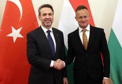 Bakan Bayraktar, Macaristan Dışişleri ve Dış Ticaret Bakanı Szijjarto ile bir araya geldi